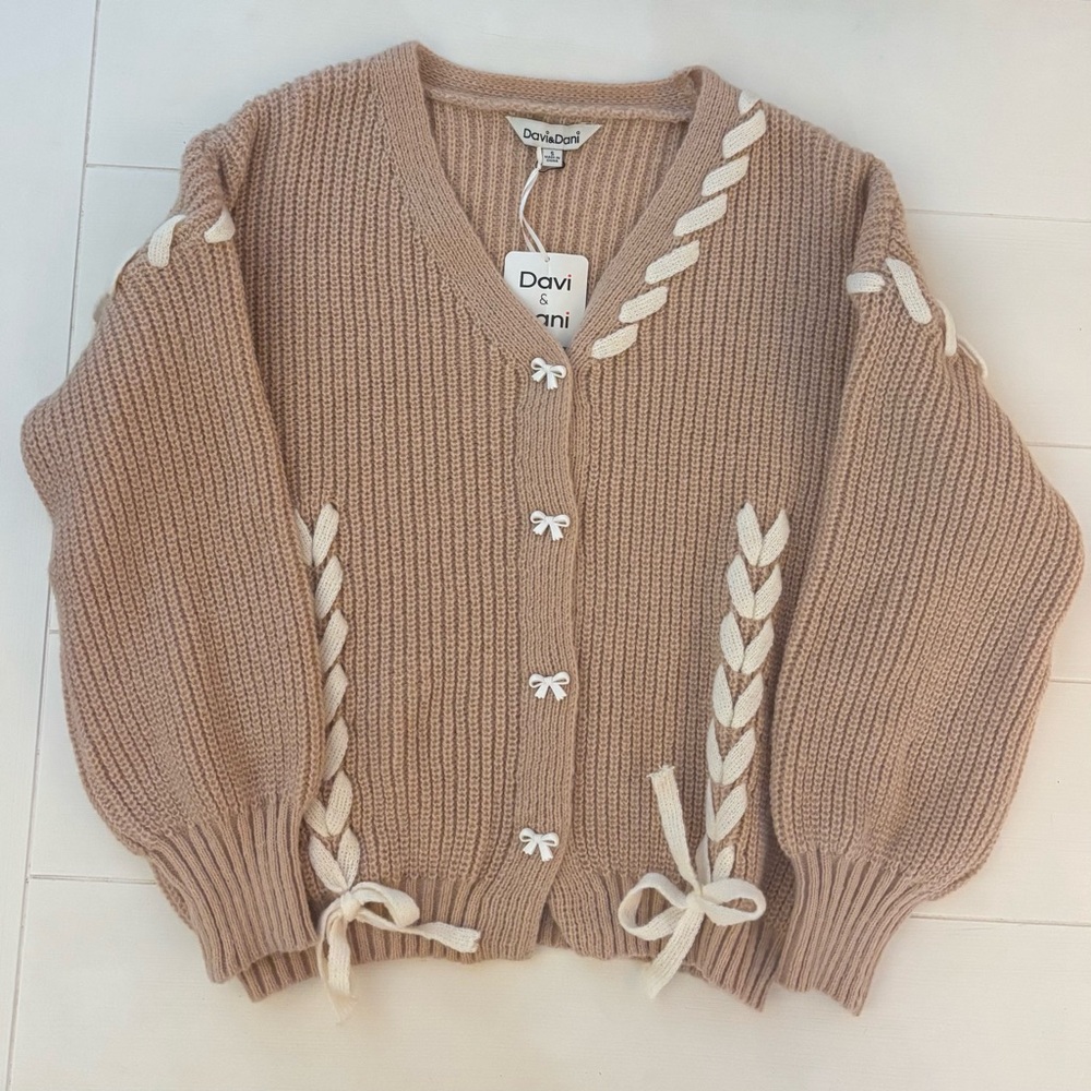 Davi & Dani Beige Knit Pullover Size Small NWT